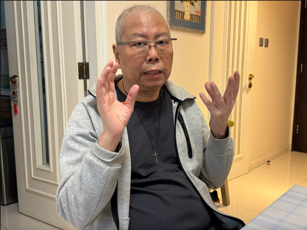 Mr. Lu sharing his treatment experience