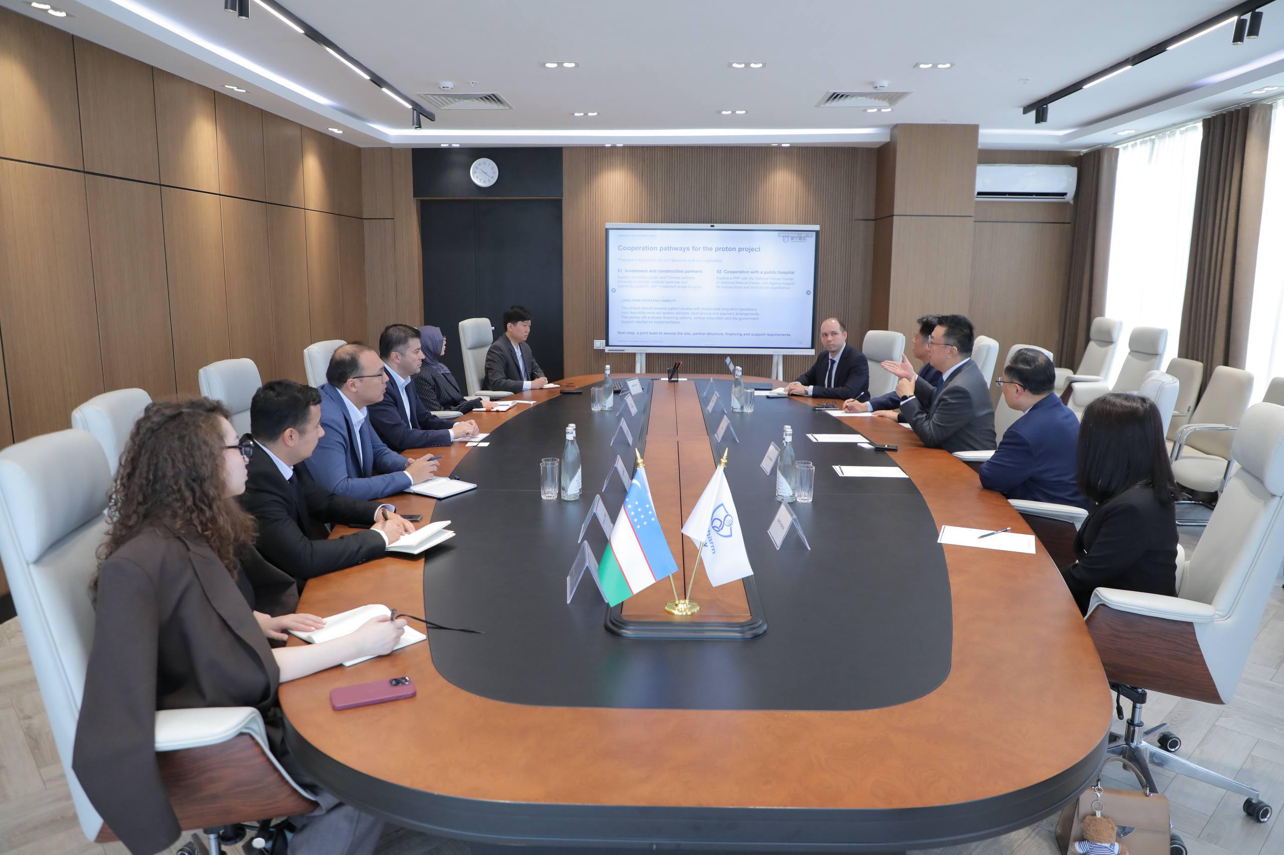 Round-table meeting between Uzbekistan and Guangzhou Concord Cancer Center delegations